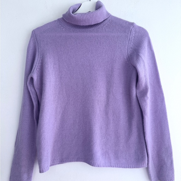 Bloomingdale's Sweaters - Bloomingdale's Petites Soft Lilac 100% Cashmere Turtleneck Sweater